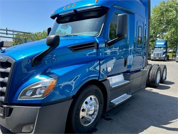 2020 FREIGHTLINER CASCADIA 126 8025788160